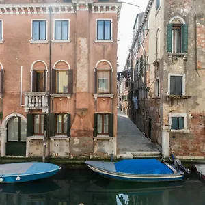 Little Canal Apartment